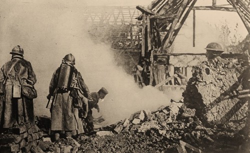 Getting the enemy out of the trenches with flame-throwers, Cantigny